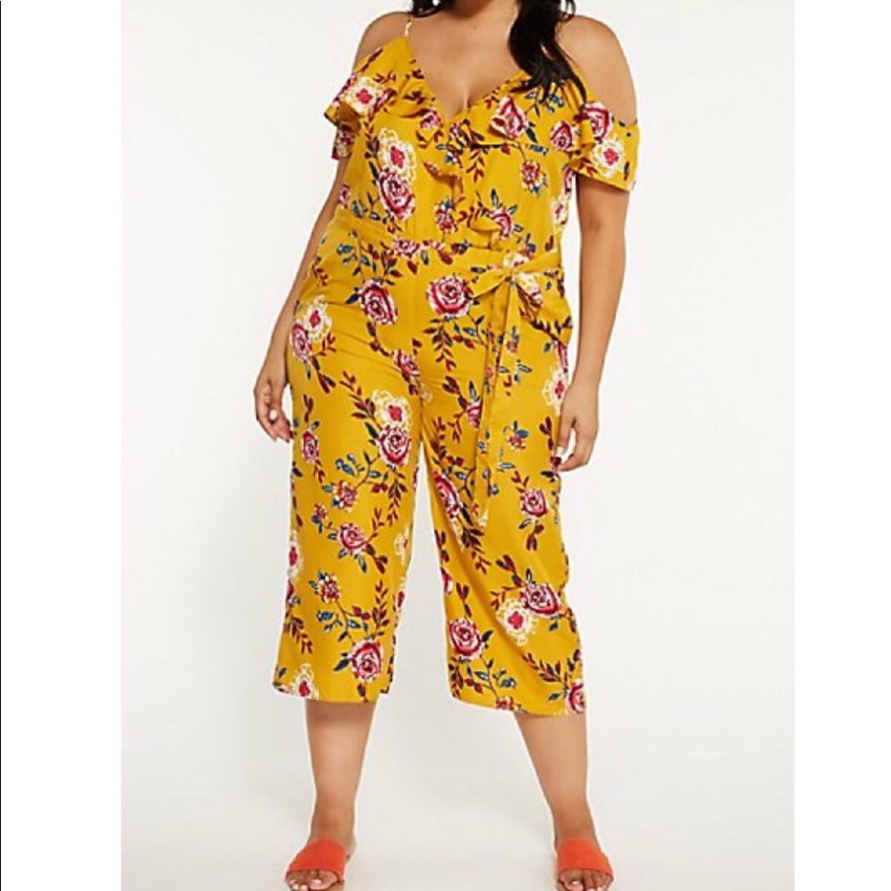 ➡️➡️➡️SOLD⬅️⬅️⬅️Cold Shoulder Jumpsuit